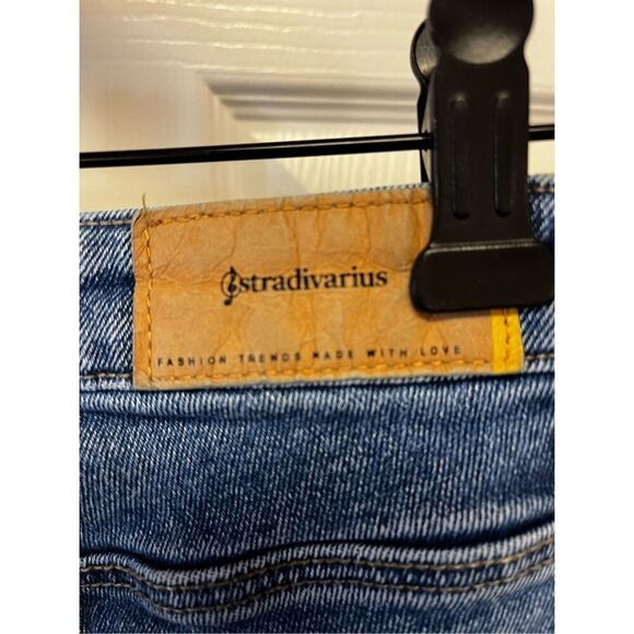Stradivarius Mom Slim Taper Leg Jeans sz 6 EUC - Picture 5 of 7